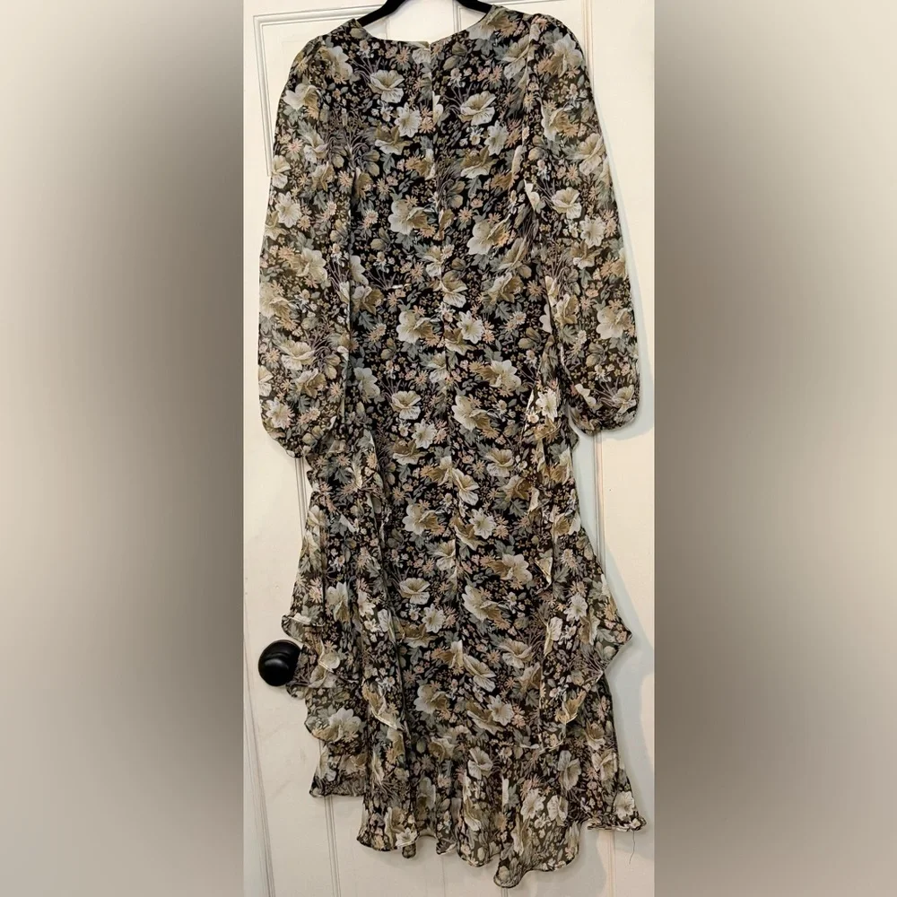 ASTR the Label Raleigh Midi Dress in Black Multi Floral, Size S